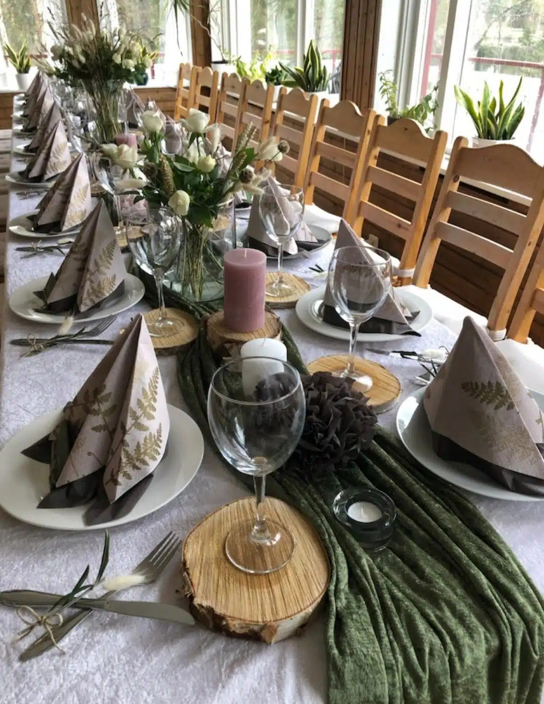 dekket bord i selskapslokale, lokaler til leie